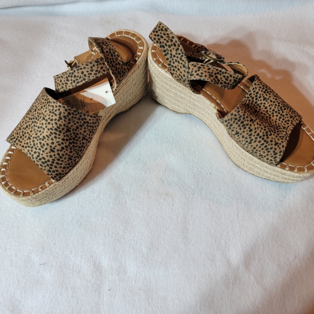 NWT Womens Heels by Universal Thread. Size 8.5, Wedge pumps. - Picture 2 of 4